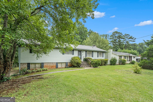 view of front of property with a front lawn