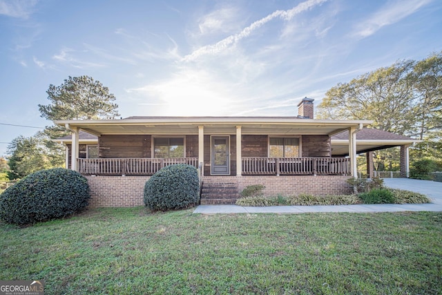 view of front of house with a porch and a front yard