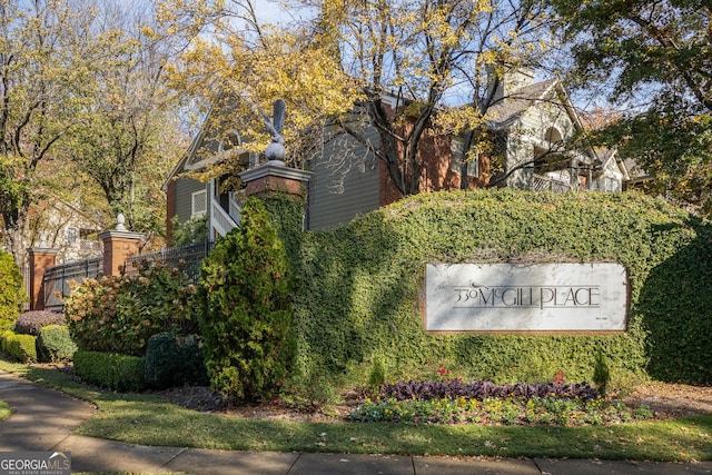 view of community / neighborhood sign