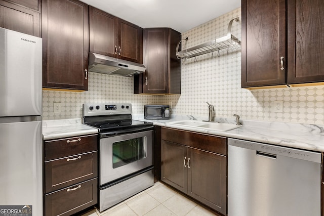 kitchen featuring decorative backsplash, sink, and stainless steel appliances