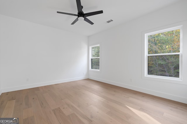 unfurnished room featuring light wood-type flooring and ceiling fan