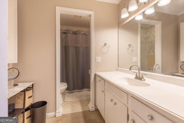 bathroom featuring a shower with shower curtain, vanity, toilet, and ornamental molding