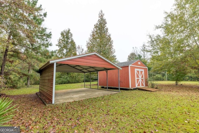 view of outbuilding featuring a yard and a carport