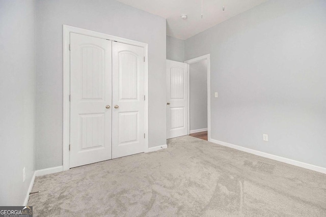 unfurnished bedroom with carpet flooring and a closet