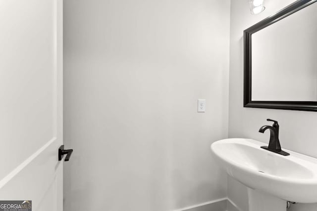 bathroom featuring sink