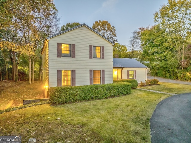 view of front of property with a front yard