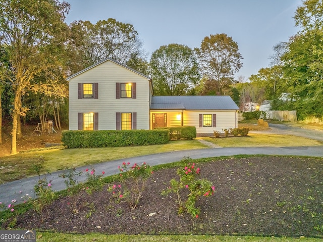 view of front of house with a front lawn