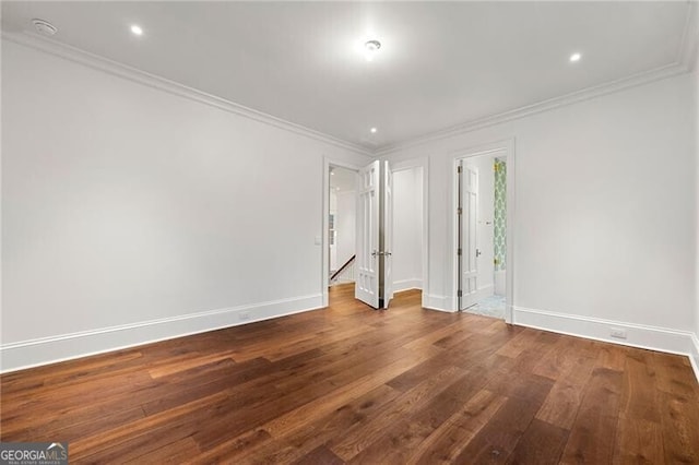 unfurnished room featuring baseboards, dark wood-style floors, recessed lighting, and crown molding