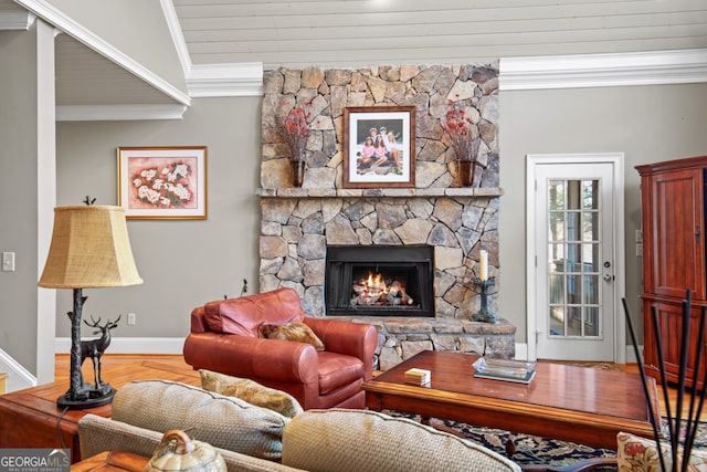 kitchen featuring a center island, stainless steel appliances, lofted ceiling, and light hardwood / wood-style floors