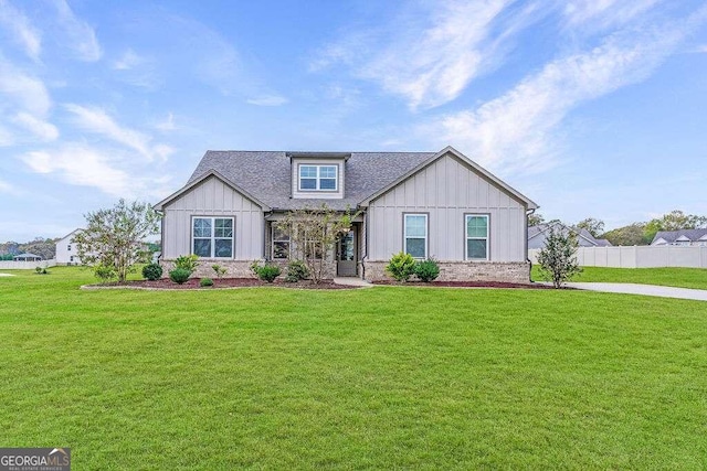 view of front of property with a front lawn