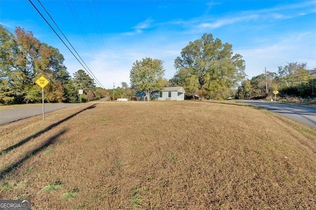 view of front of house featuring a front yard