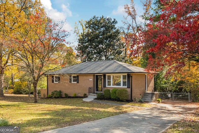 view of front facade with a front lawn