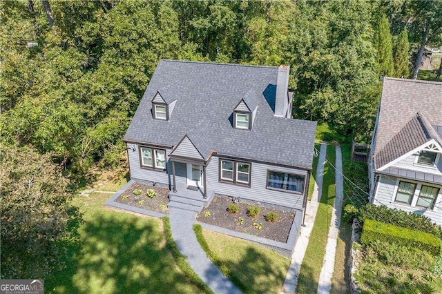 view of front of home featuring a front lawn