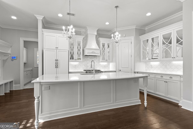 kitchen featuring a center island with sink, white cabinetry, dark wood-type flooring, and custom exhaust hood