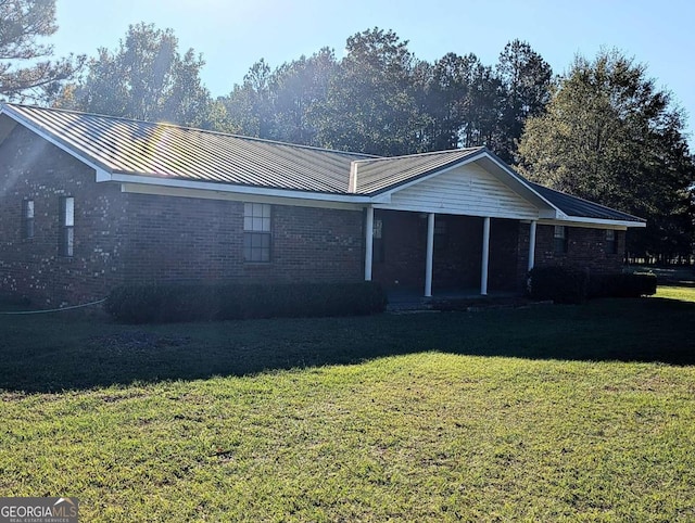 view of front of house with a front yard