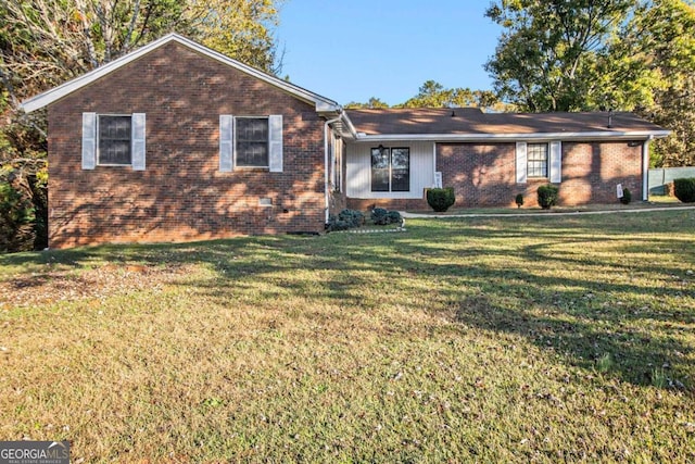 single story home featuring a front yard