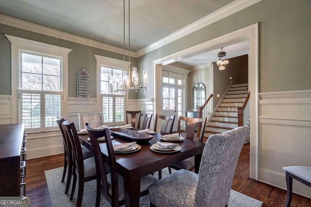 dining room featuring a notable chandelier, dark hardwood / wood-style floors, and crown molding