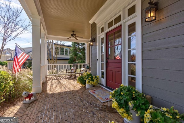 property entrance with ceiling fan and covered porch