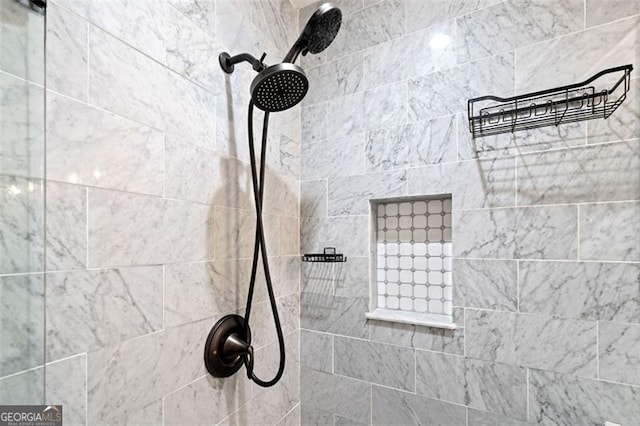 details with a tile shower