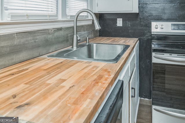 kitchen featuring backsplash, sink, and stainless steel appliances