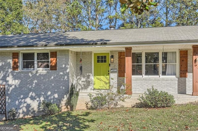 view of front of property with a front yard