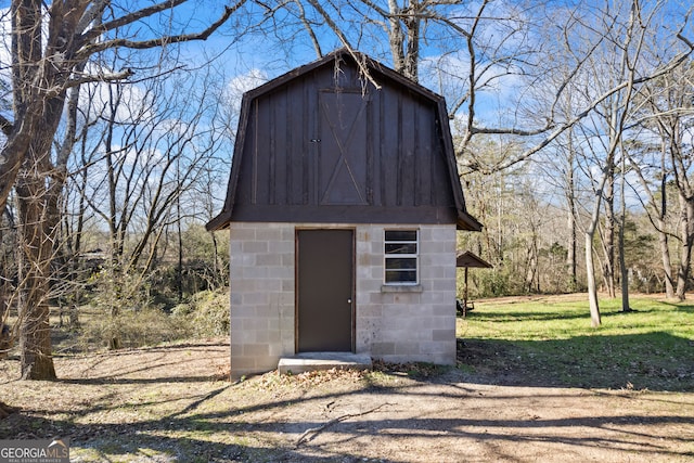 view of outbuilding