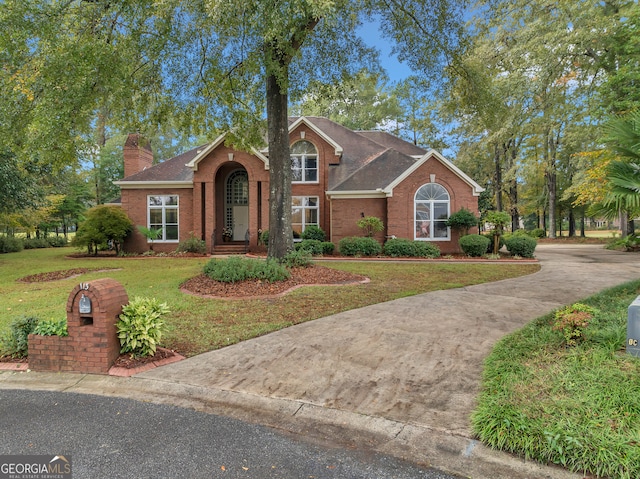 view of front of house featuring a front yard