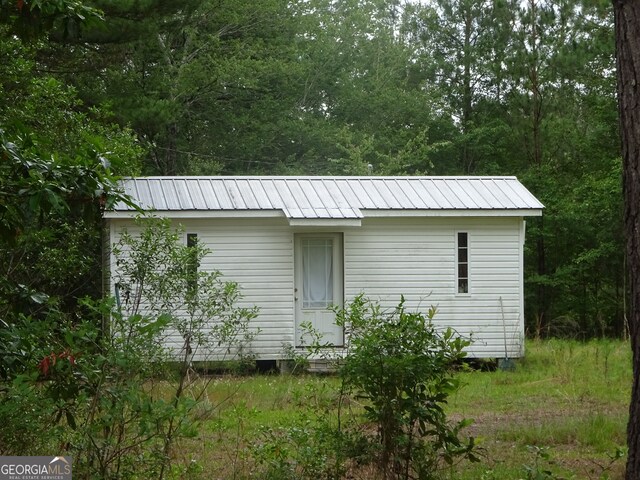 view of side of property