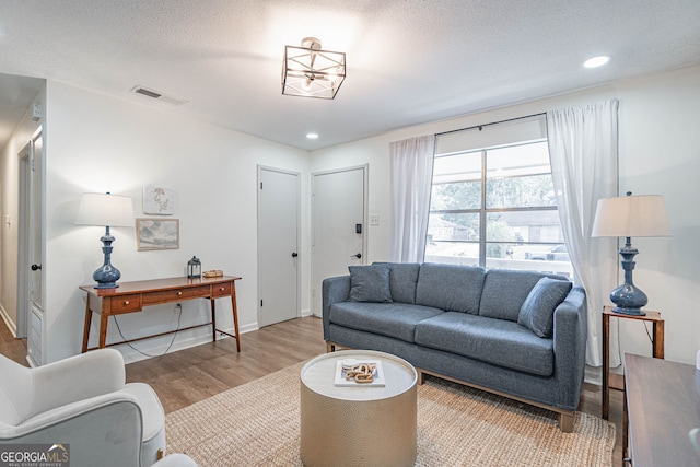 115 Lucian Cir, Savannah, GA 31406 - living area featuring wood finished floors, baseboards, and recessed lighting