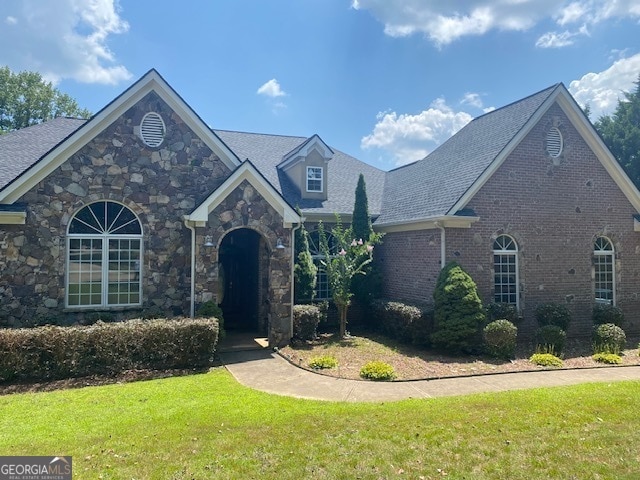 view of front of home with a front lawn