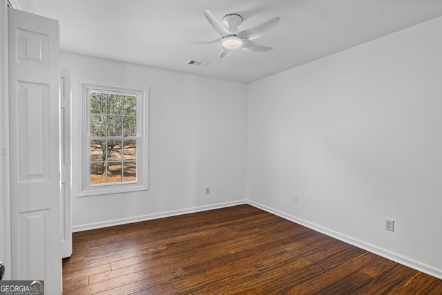 unfurnished room with dark wood-type flooring and ceiling fan