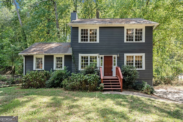 view of front of home featuring a front lawn