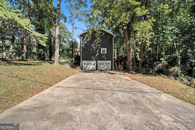 exterior space with a yard