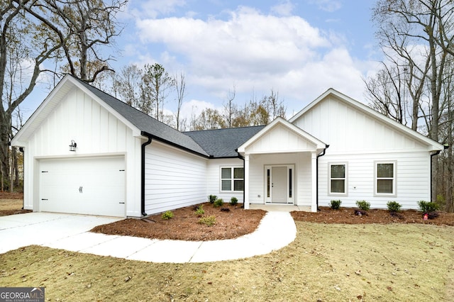 modern farmhouse style home featuring a garage and a front lawn