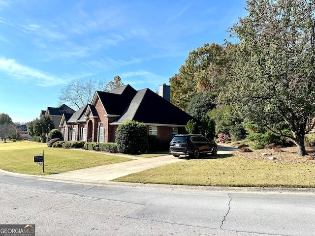 view of property featuring a front lawn