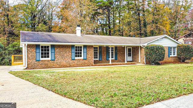 single story home featuring a porch and a front yard