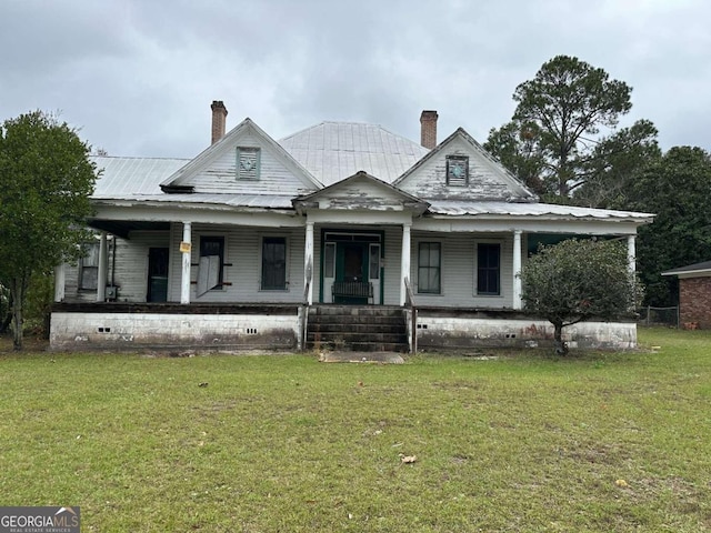 view of front of home featuring a front yard