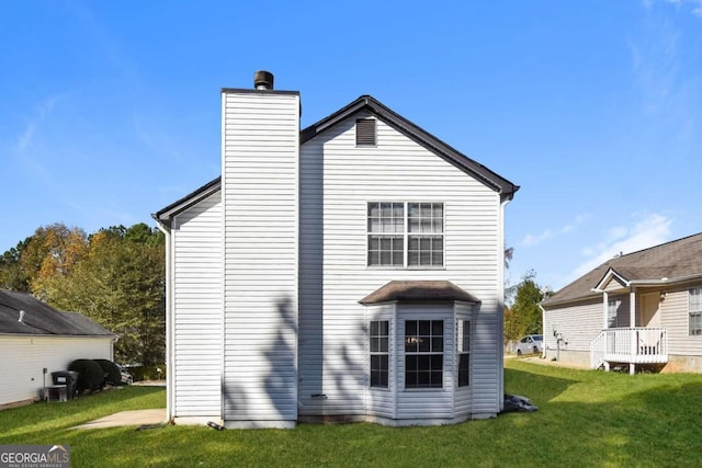 back of house featuring a yard