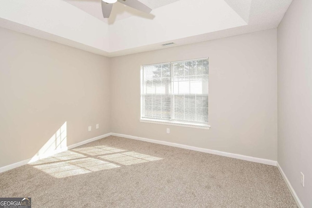 unfurnished room with carpet and ceiling fan