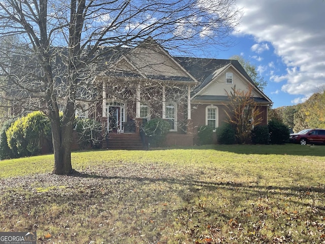 view of front facade featuring a front yard