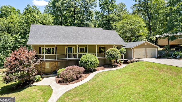 view of front of house with covered porch and a front lawn