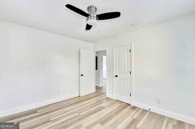 unfurnished room featuring light wood-type flooring and ceiling fan