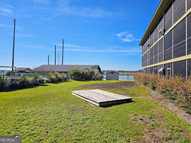 view of yard featuring a water view