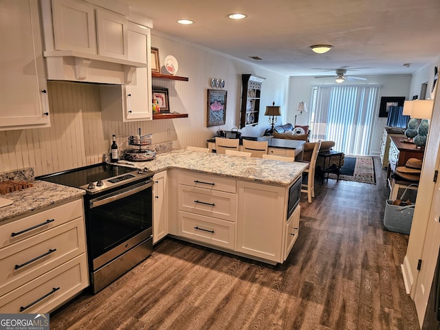 kitchen featuring white cabinetry, kitchen peninsula, and electric range