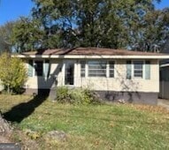 view of front of house with a front lawn