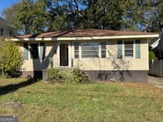 view of front of house with a front lawn