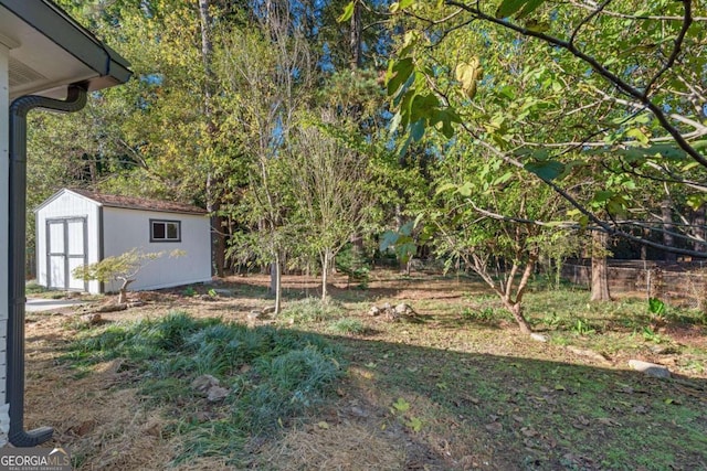 view of yard with a storage unit