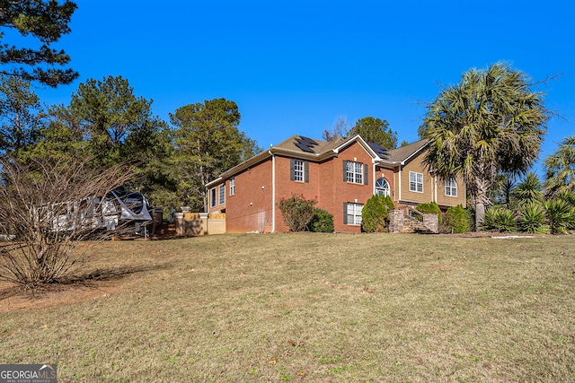 view of front facade featuring a front lawn