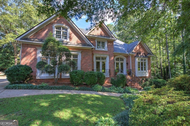 view of front of house with a front lawn