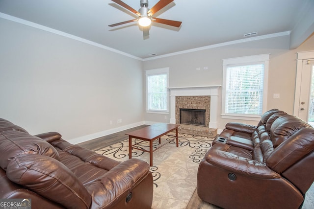 living room with ceiling fan, light hardwood / wood-style floors, and crown molding